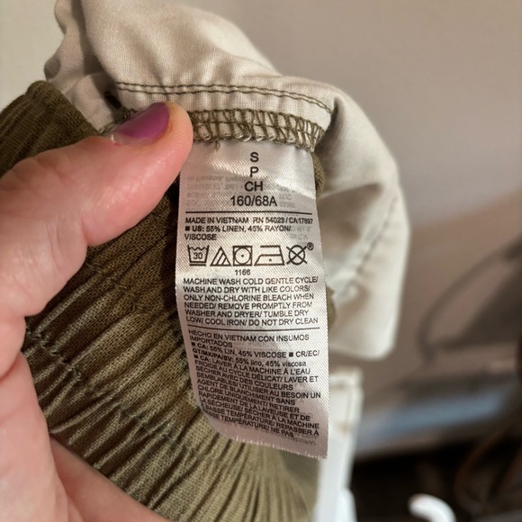 Old Navy Women's Olive Linen Blend High Waist Shorts - Picture 6 of 6